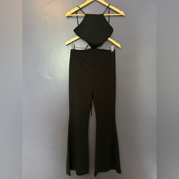 HELLO MOLLY Wide Leg Halterneck Open Back Black Jumpsuit EUC Size 6 - Picture 2 of 10